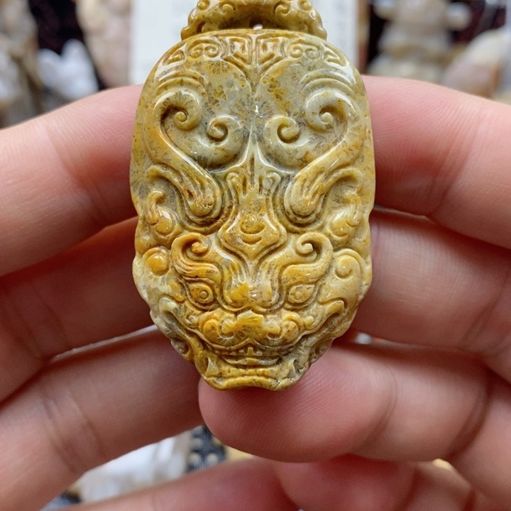 硅化珊瑚（珊瑚玉）颈饰未镶嵌