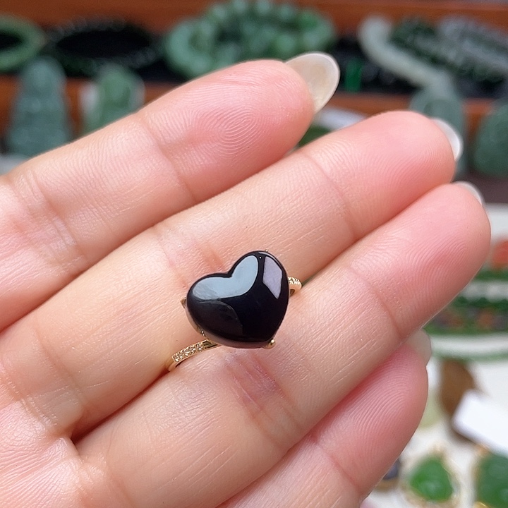 和田玉戒指18K金镶嵌