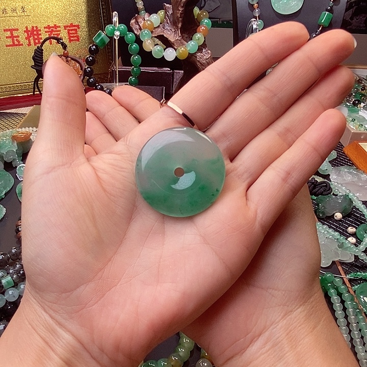 小***李石英质玉（非洲翠）平安扣未镶嵌