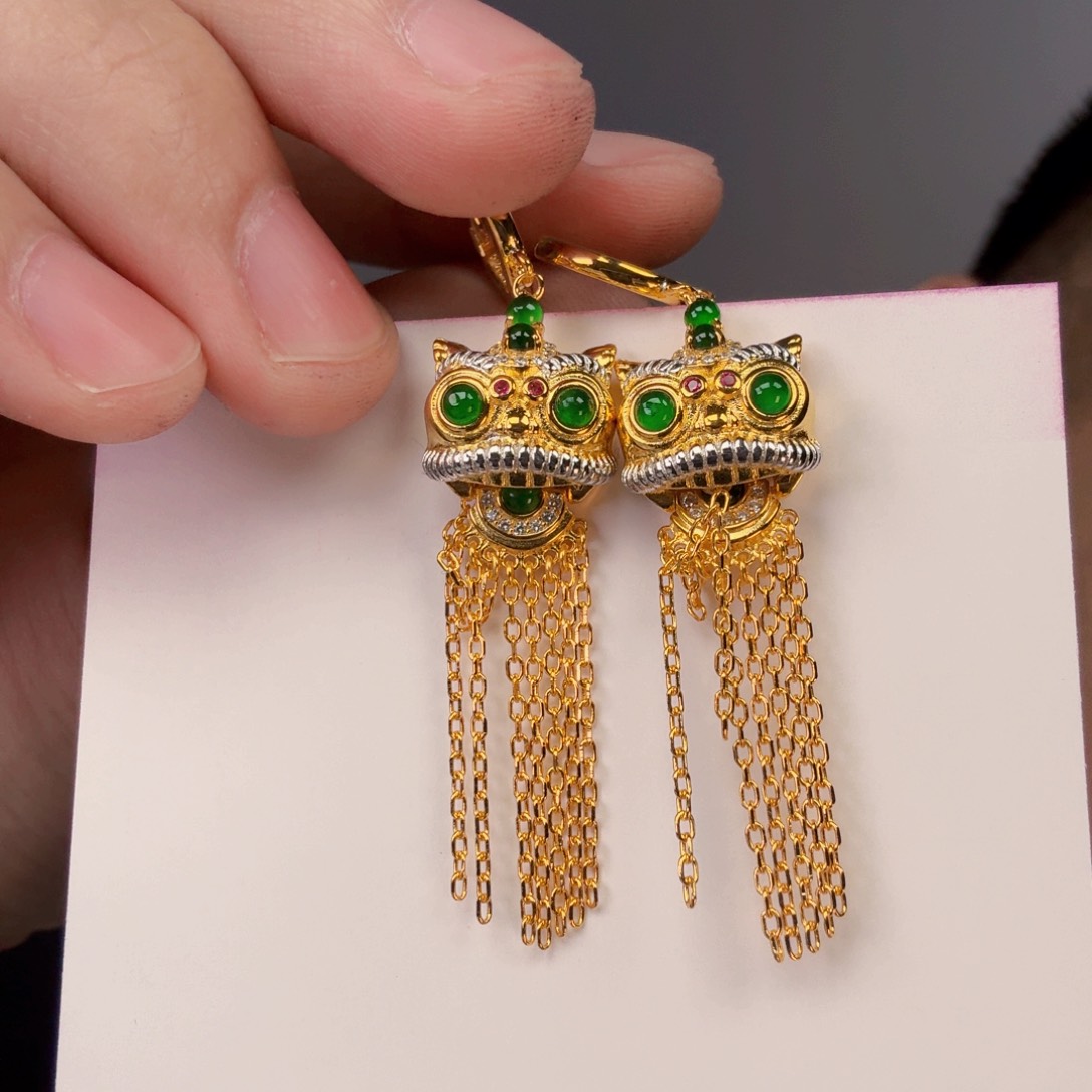 翡翠颈饰未镶嵌一对