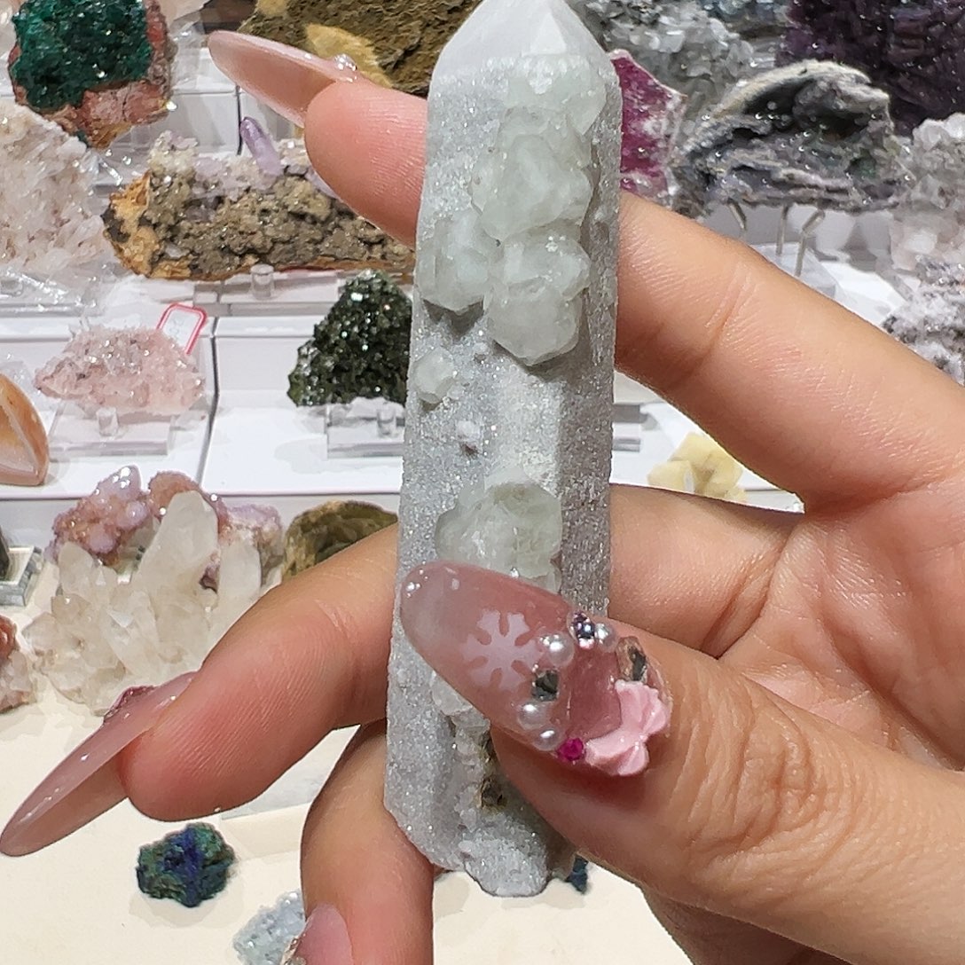 石材内蒙蜡烛莹石