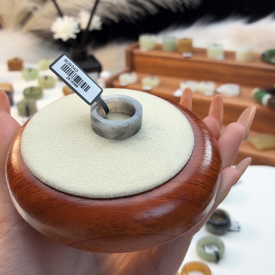 和田玉未镶嵌戒指青花圆切17.15j265