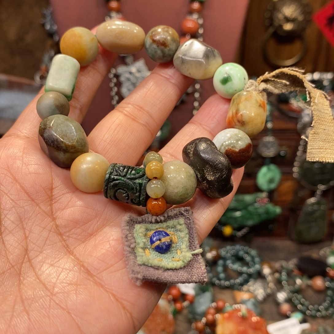 翡翠吊坠(赠链)未镶嵌