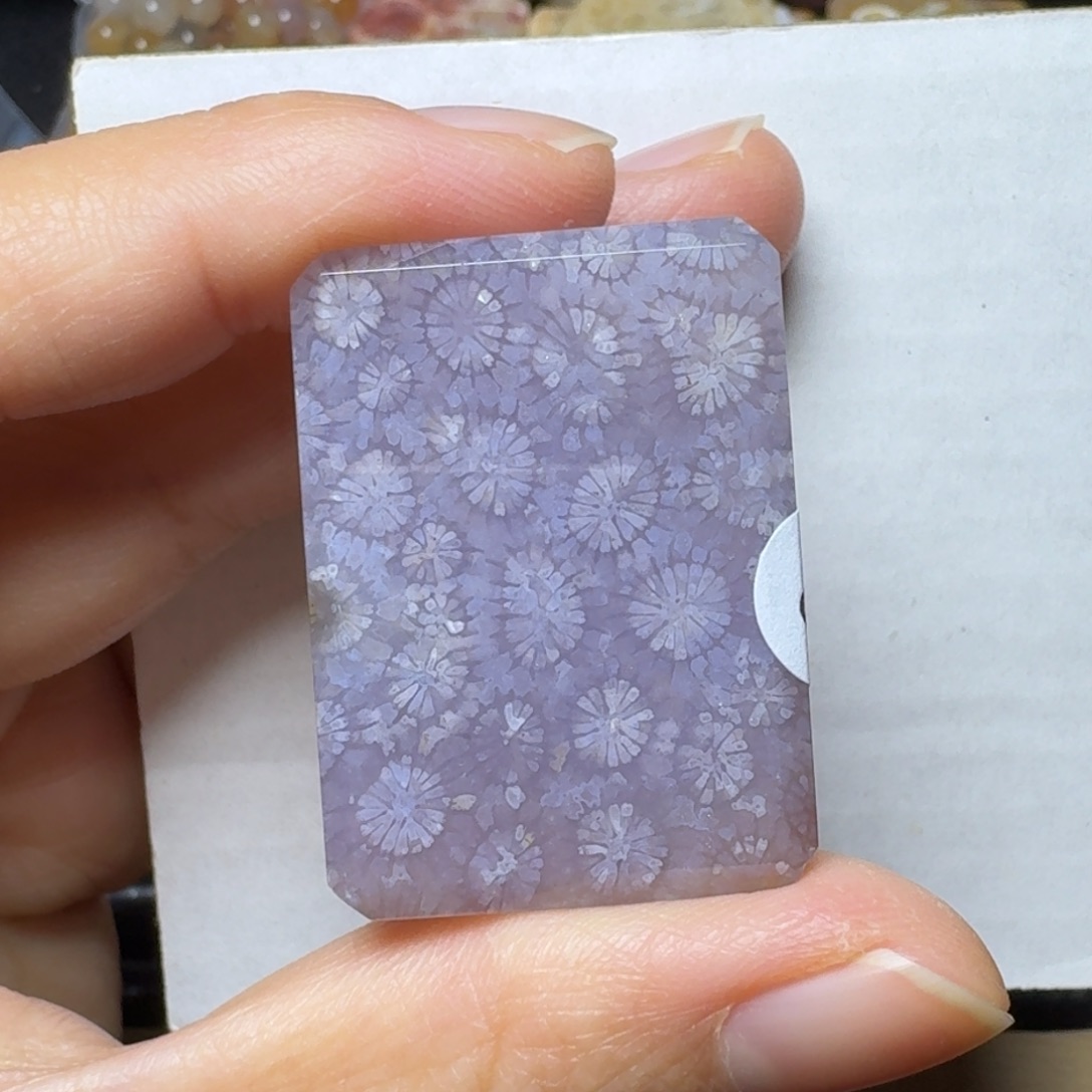 硅化玉紫冰满花，背面不太同未镶嵌