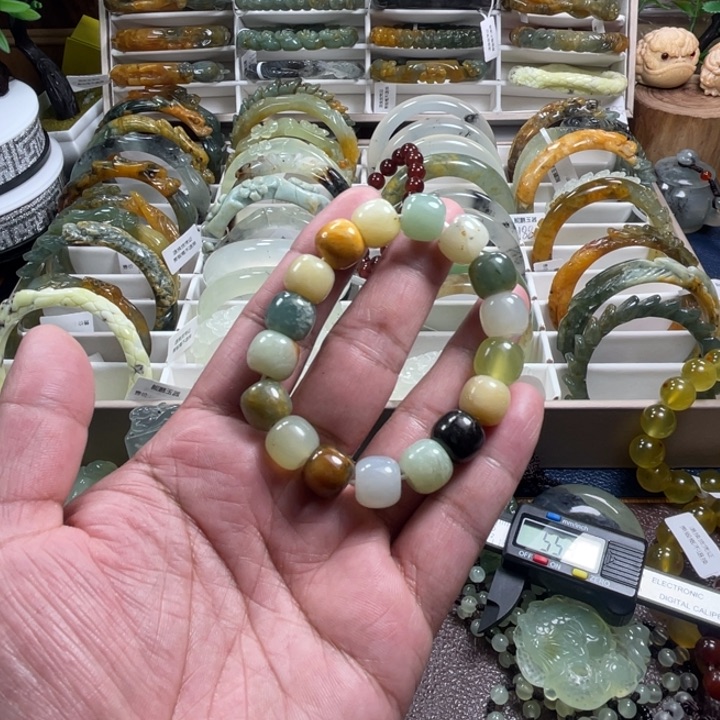 未镶嵌蛇纹石玉手链