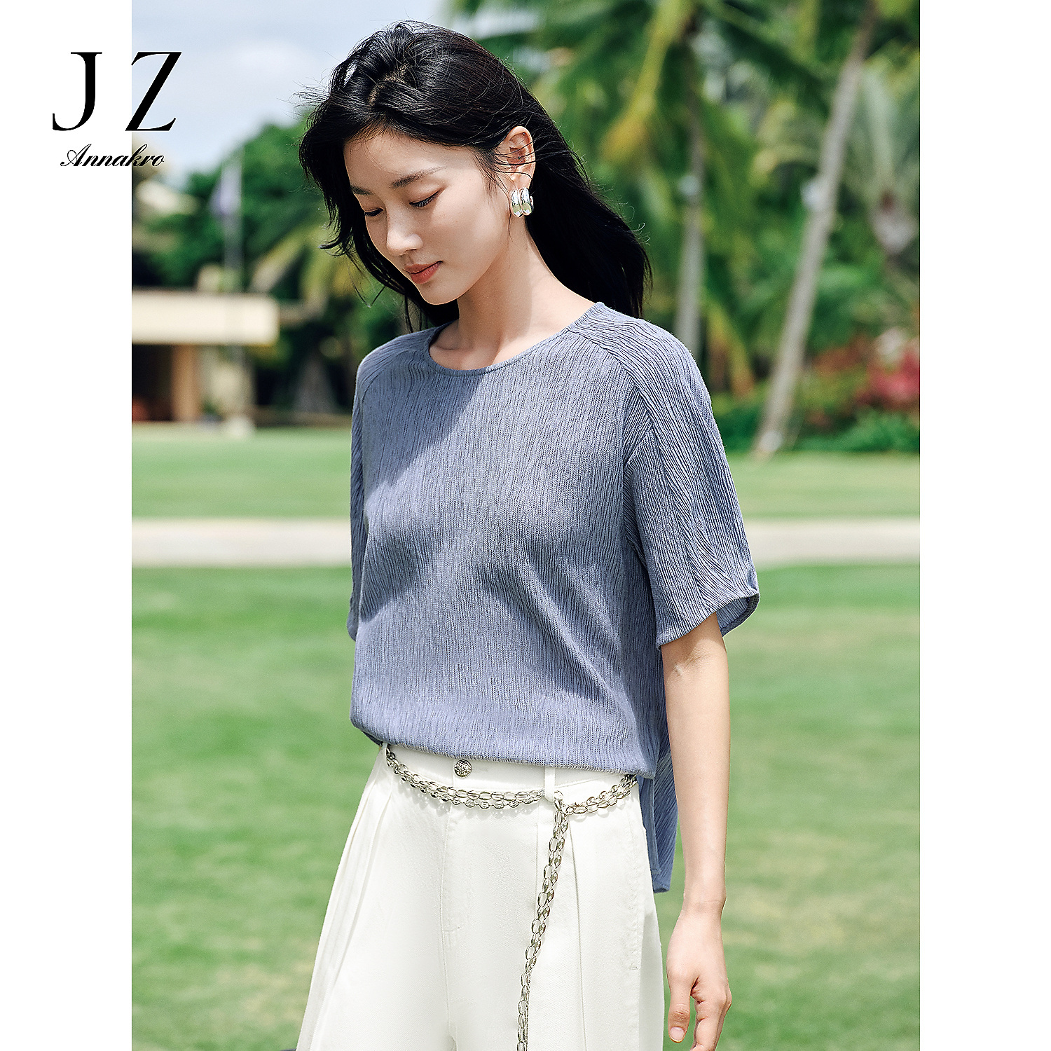 玖姿安娜蔻清爽莱赛尔肌理侧开叉宽松短袖上衣女2025款KWFX80308