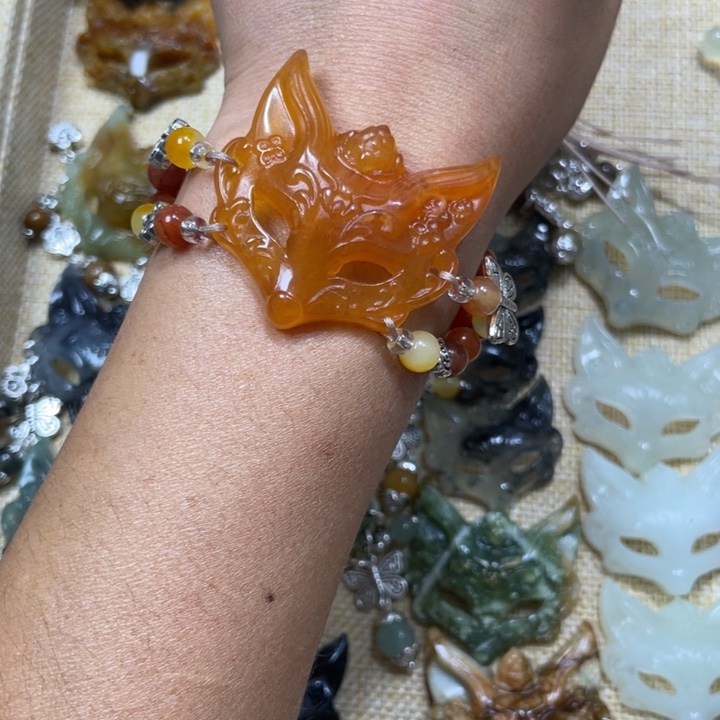 合金蛇纹石玉颈饰