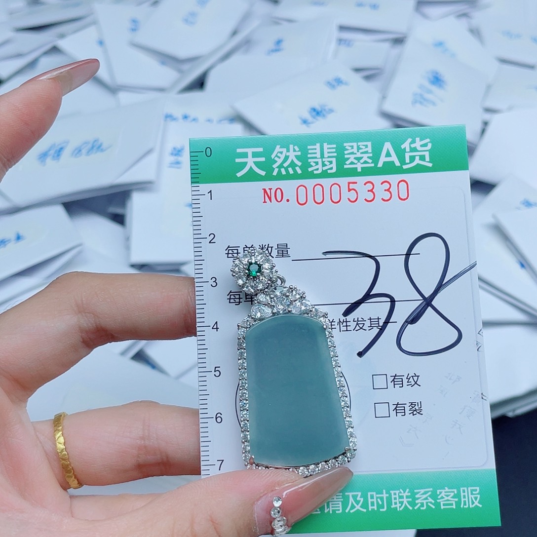 翡翠戒指未镶嵌翡翠