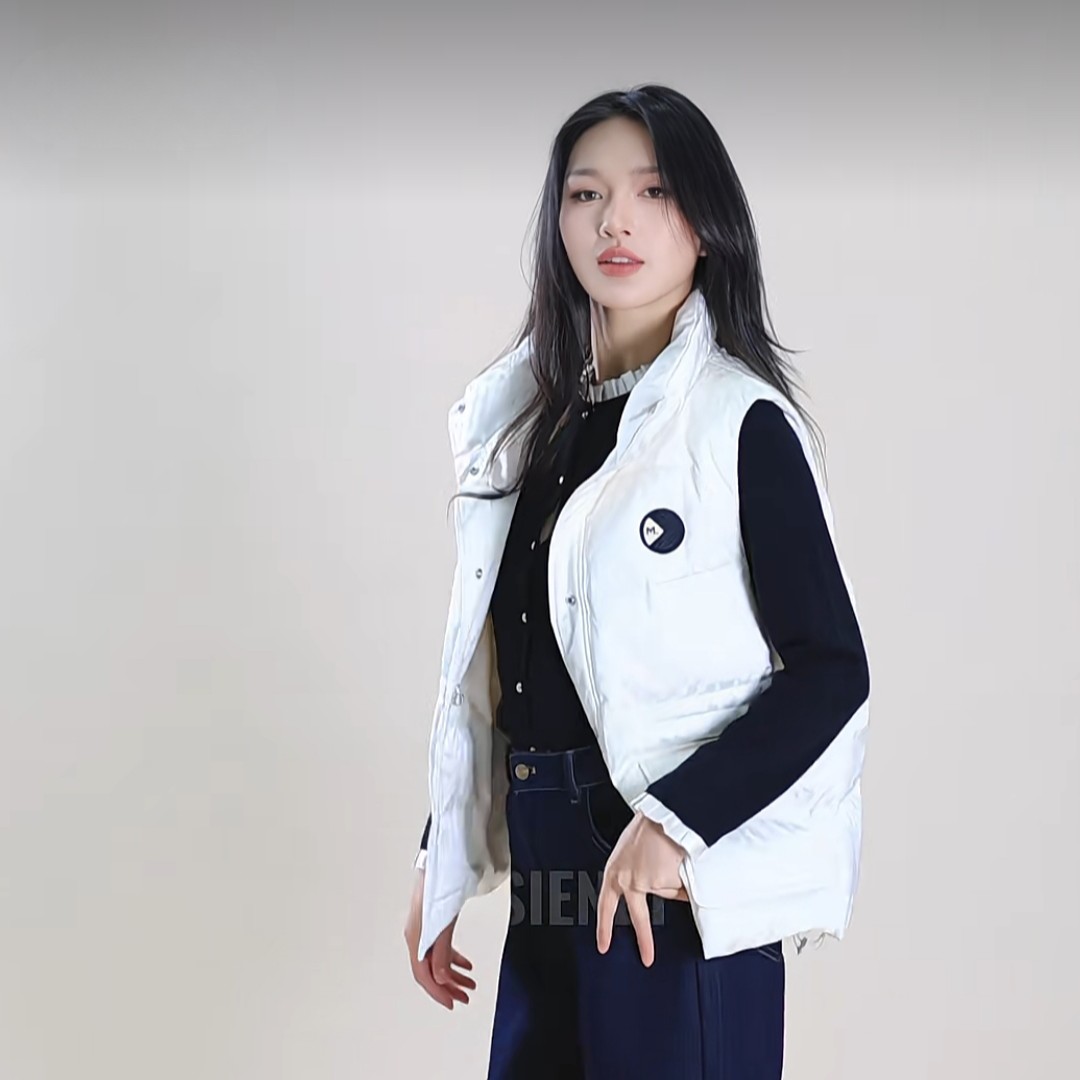 MASIENDI/玛丝恩迪秋冬暗纹提花时尚保暖羽绒马甲40220