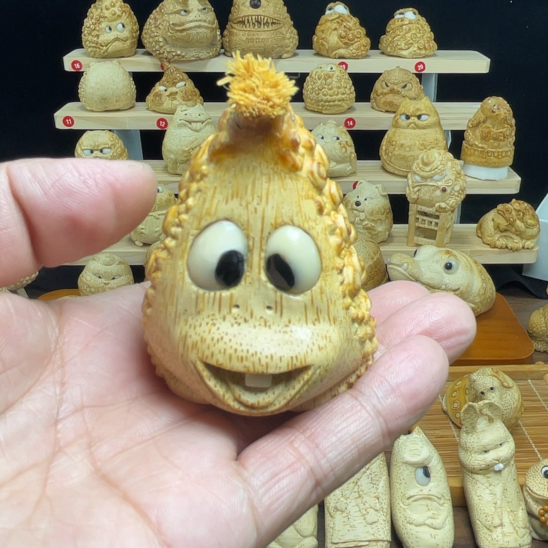 竹竹根雕金蟾手把件