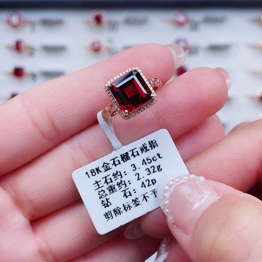 石榴石18K金镶嵌戒指