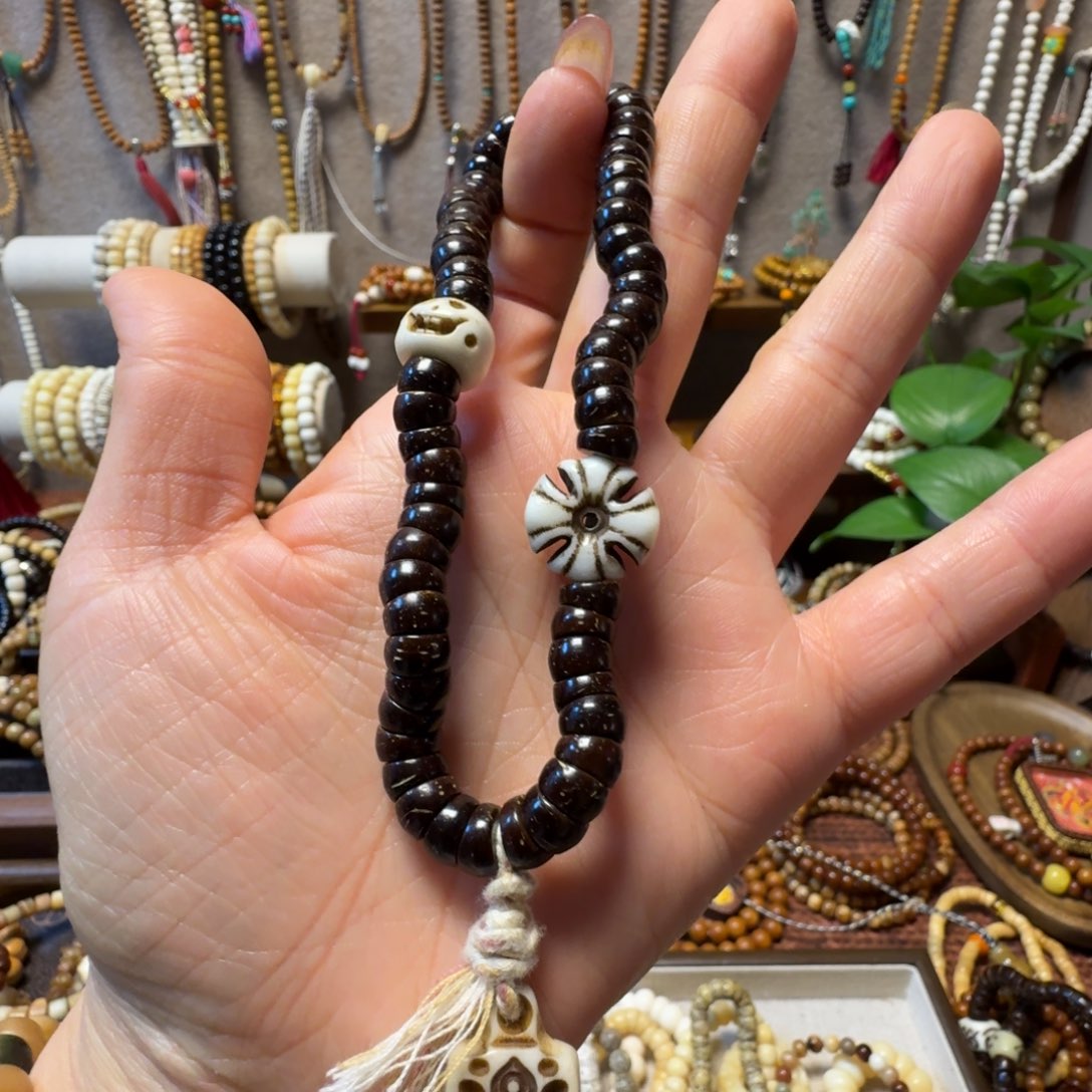 椰蒂吊坠椰蒂吊坠