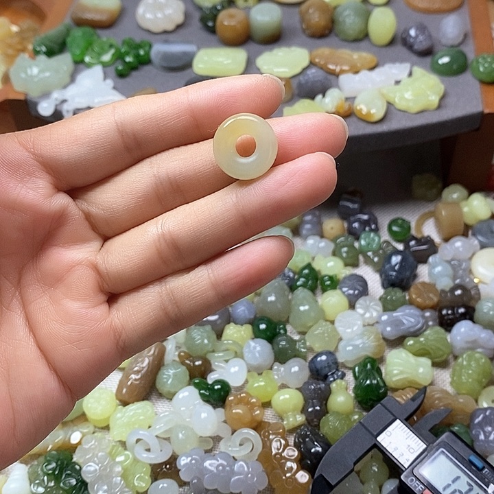 未镶嵌和田玉挂件甜甜圈