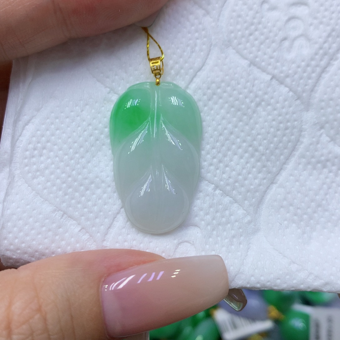 颈饰18K金镶嵌翡翠