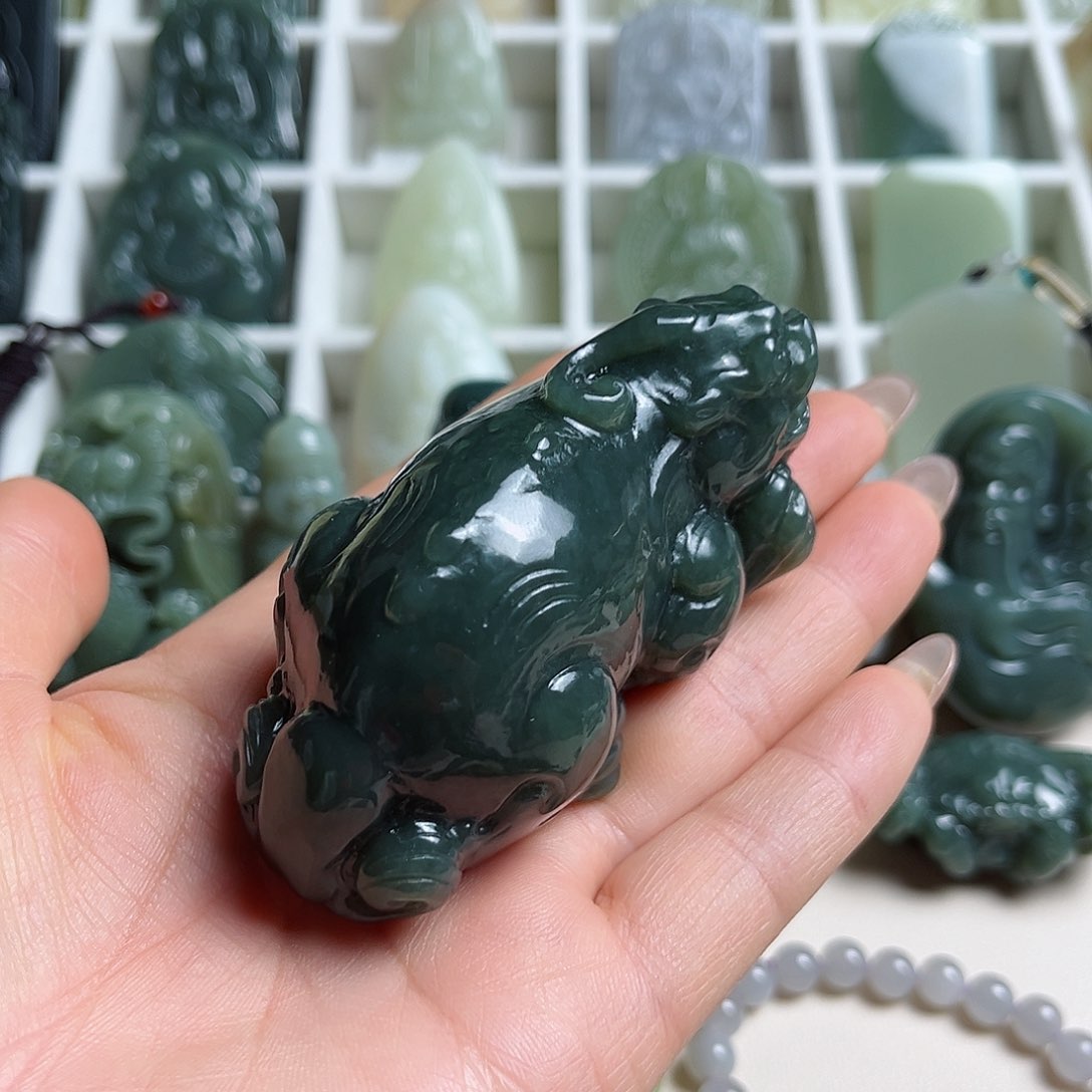 和田玉未镶嵌挂件小*车