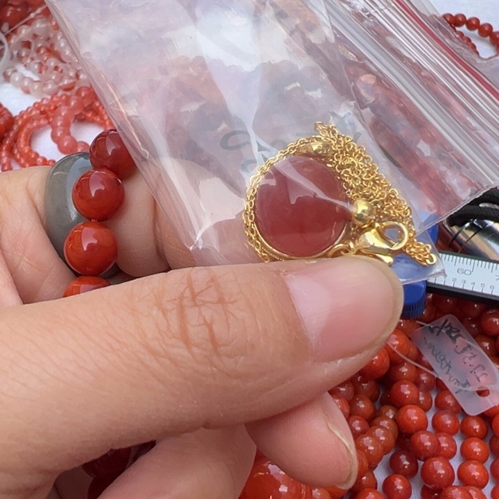 珠***潴南红玛瑙未镶嵌耳饰