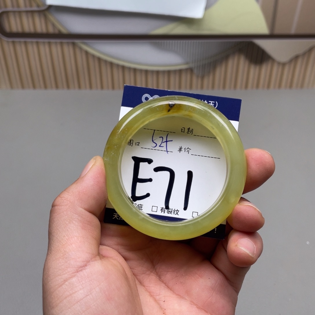 岫玉手镯手镯未镶嵌