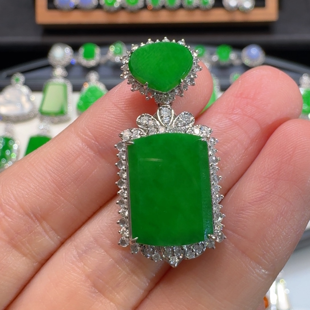 颈饰18K金镶嵌翡翠48小时鉴赏期