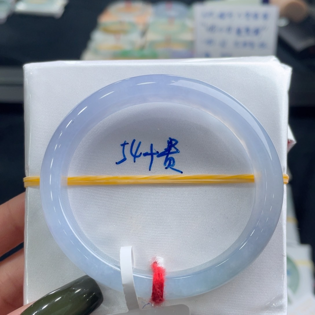 翡翠手镯未镶嵌翡翠手镯