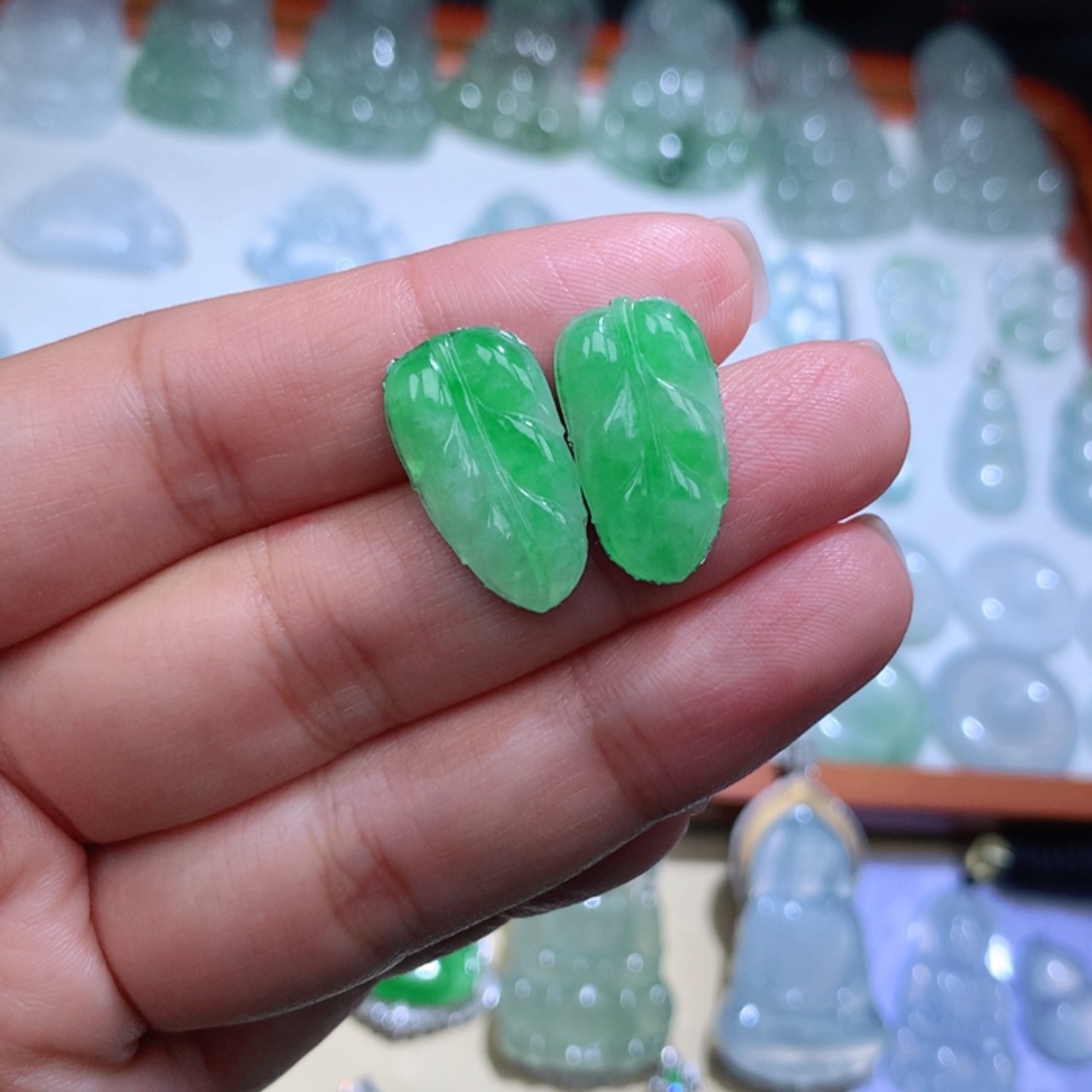 【闪购商品】翡翠颈饰未镶嵌叶子
