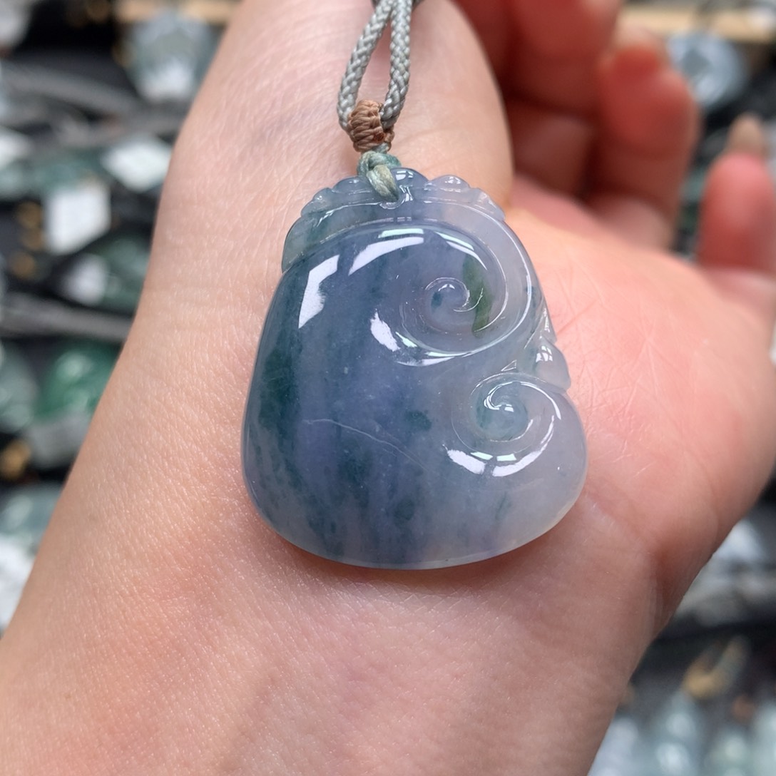 翡翠颈饰未镶嵌如意