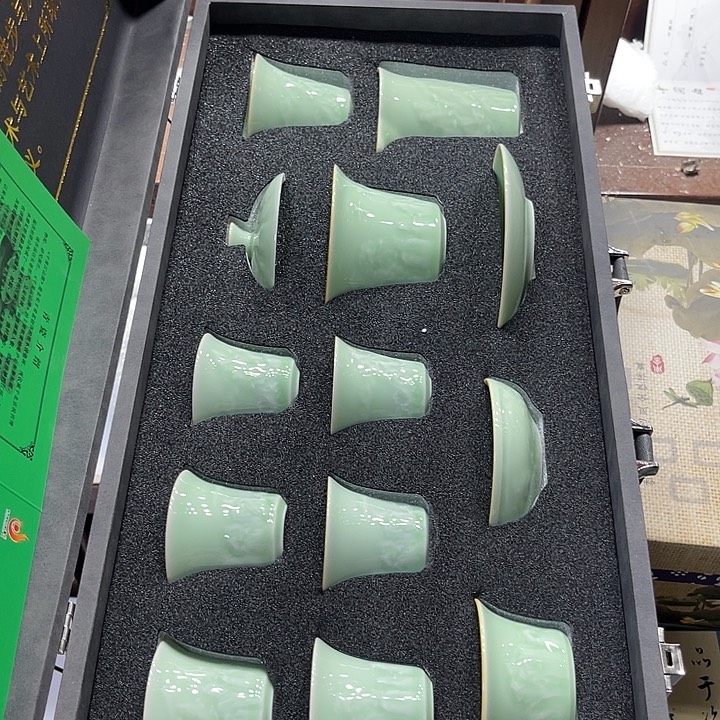 孤品茶具套装等。        