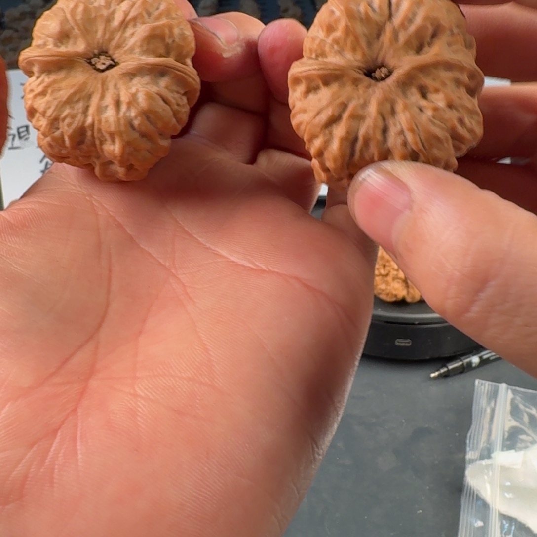 V***X文玩核桃吊坠蛤蟆的眼睛是真的好看啊我的