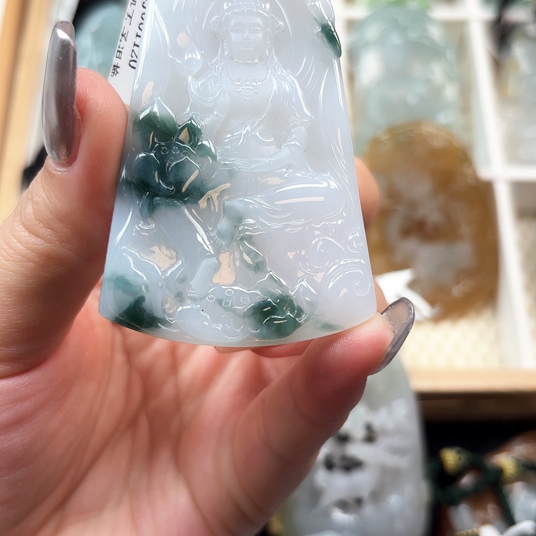 翡翠颈饰未镶嵌观音