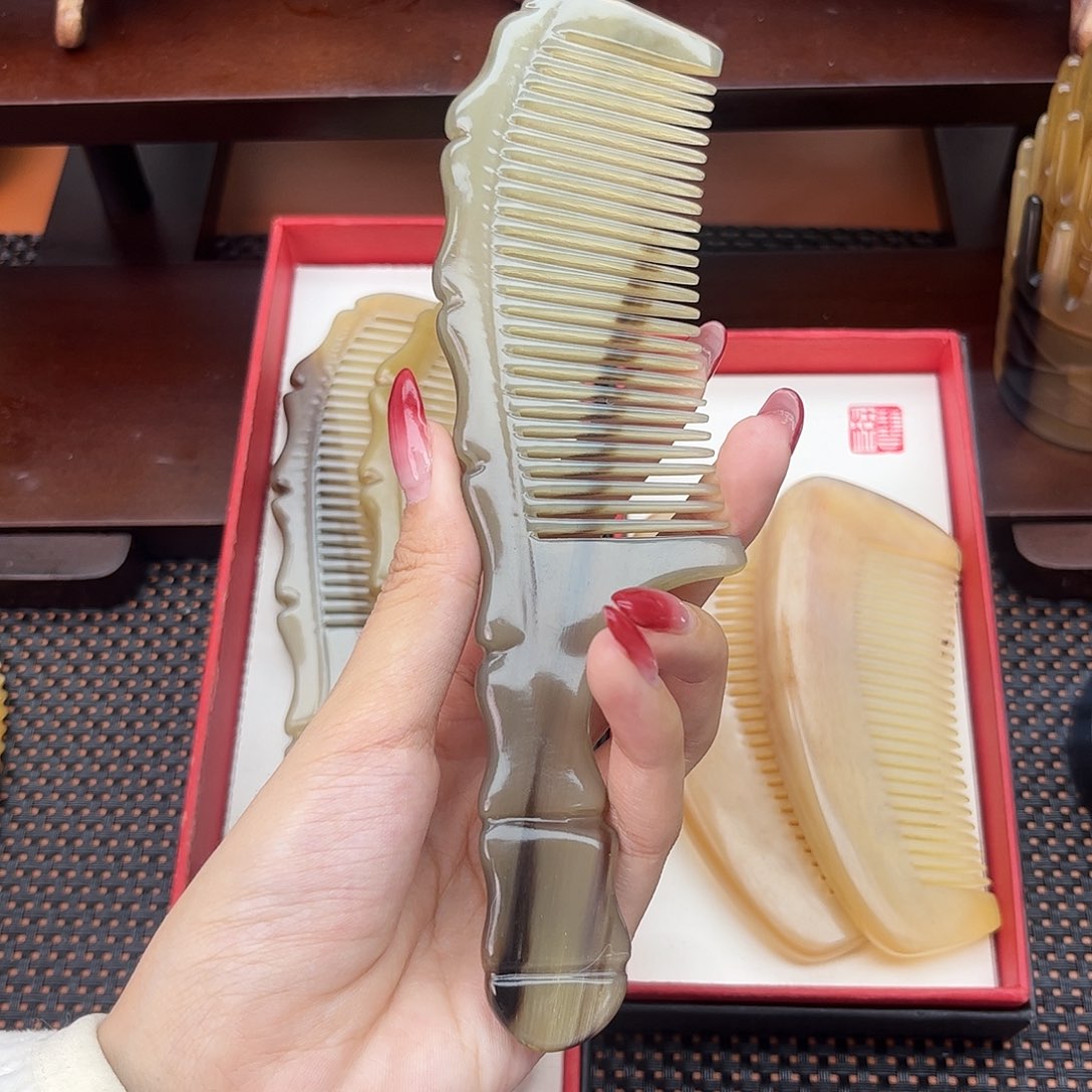 手工制作纯牛角梳子