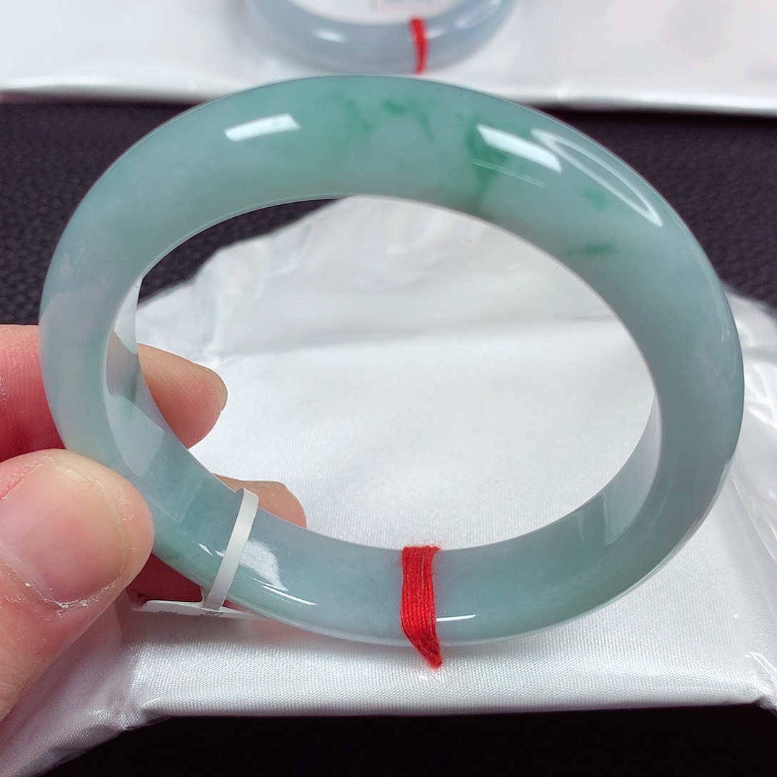 翡翠手镯未镶嵌天然翡翠手镯