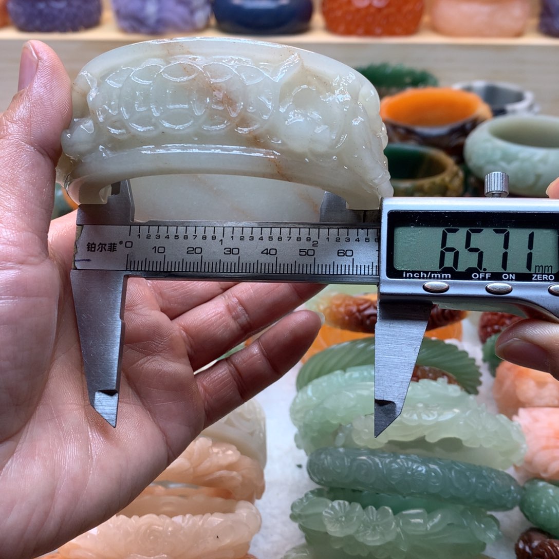 未镶嵌手镯石英质玉