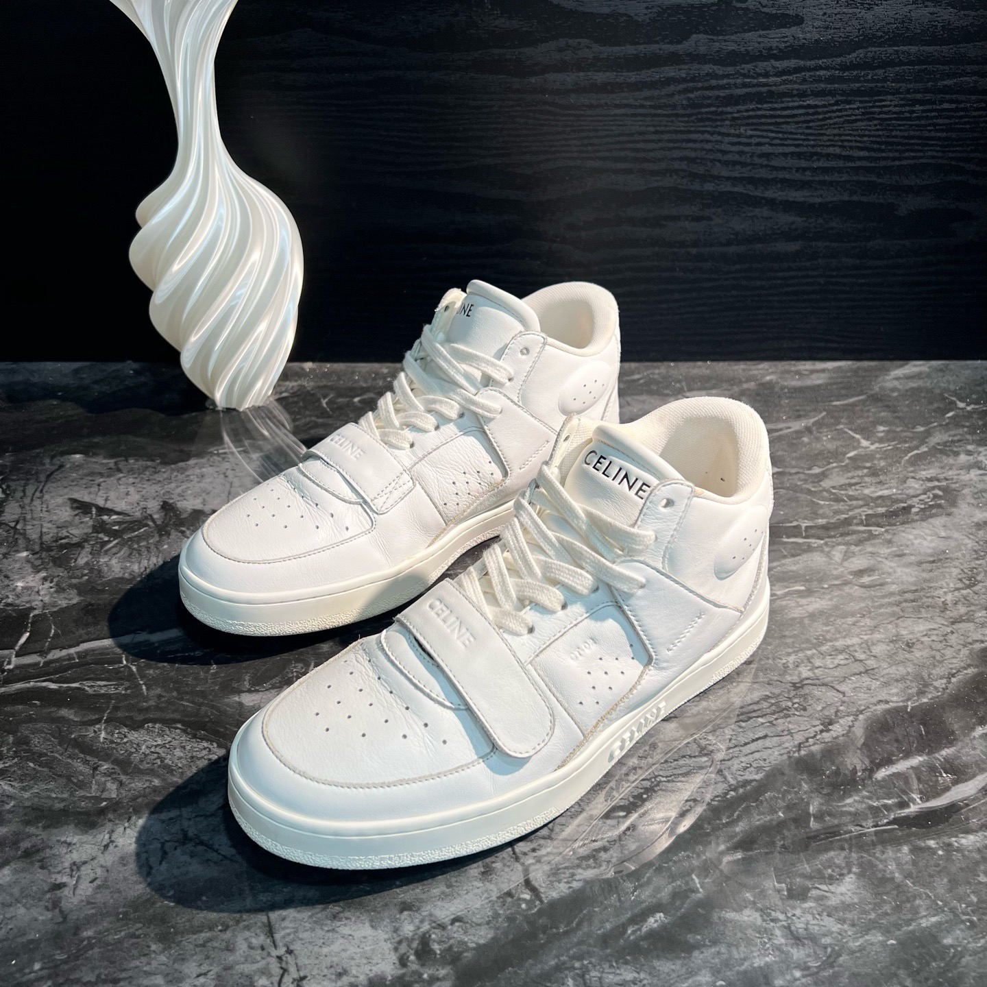 95新 Celine/思琳 2218/39码/黑白Logo高帮板鞋