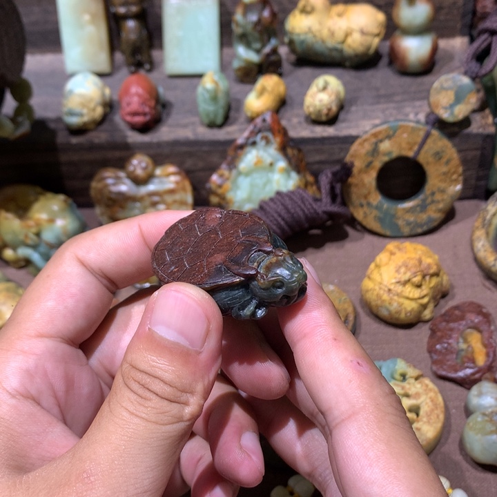 未镶嵌岫岩河磨玉（透闪石质玉）把件