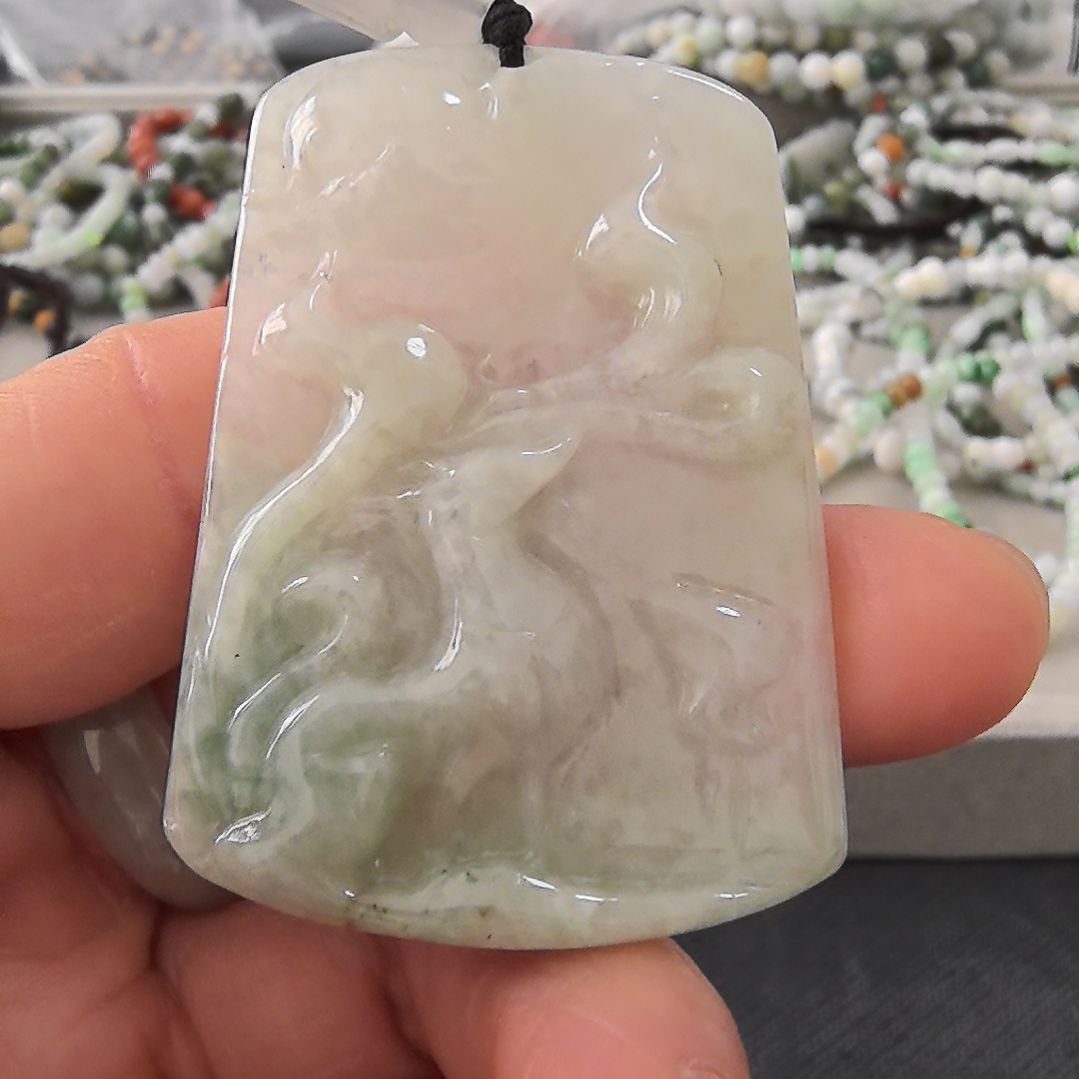 翡翠颈饰未镶嵌吊坠