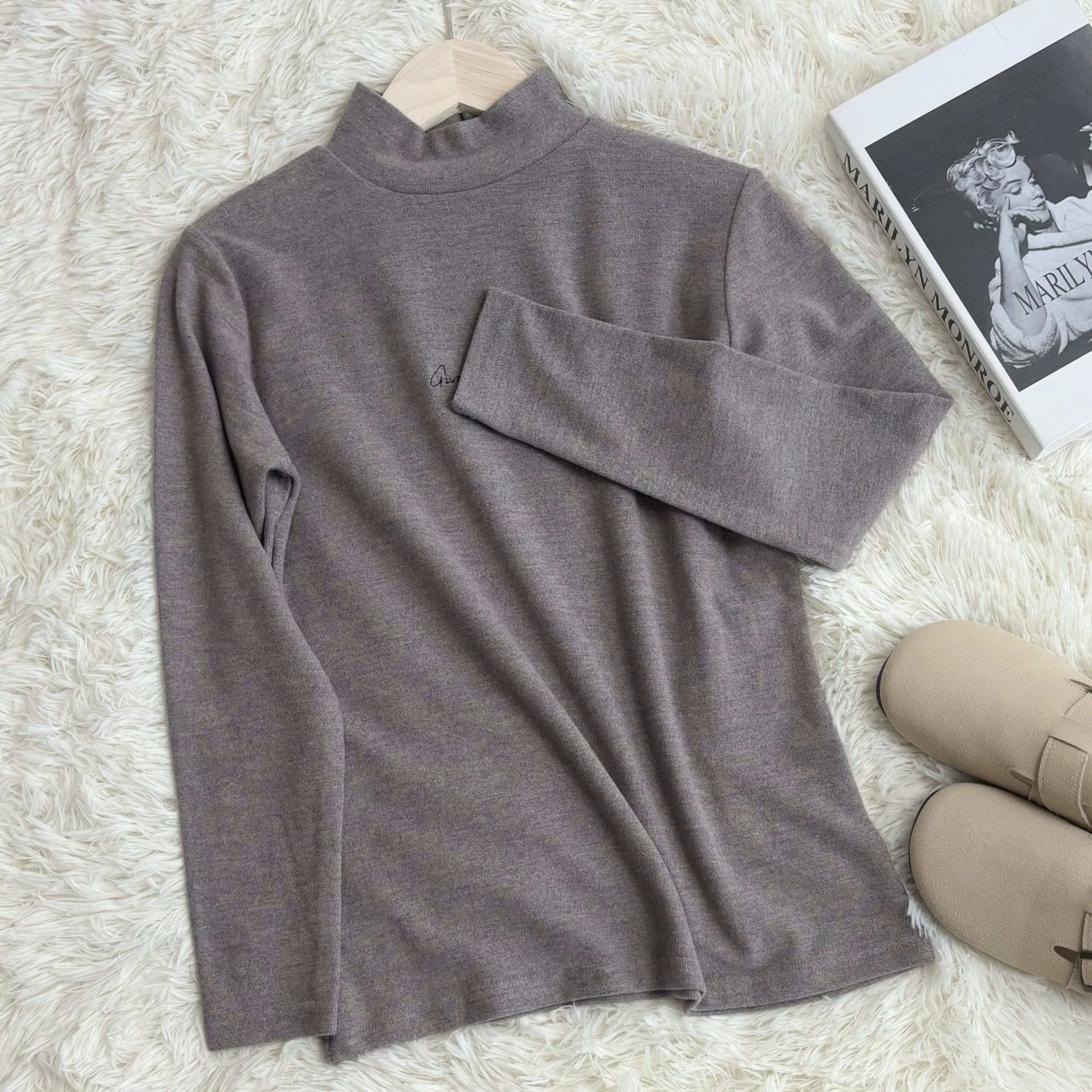 清-玲姐家半高领字母图案刺花长袖正肩打底衫170713