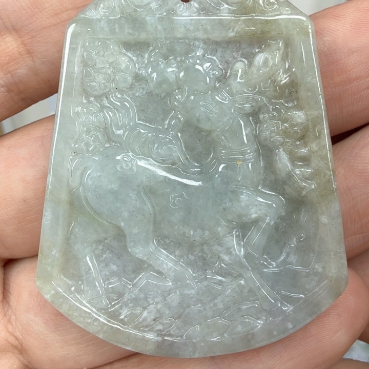 翡翠挂件未镶嵌翡翠