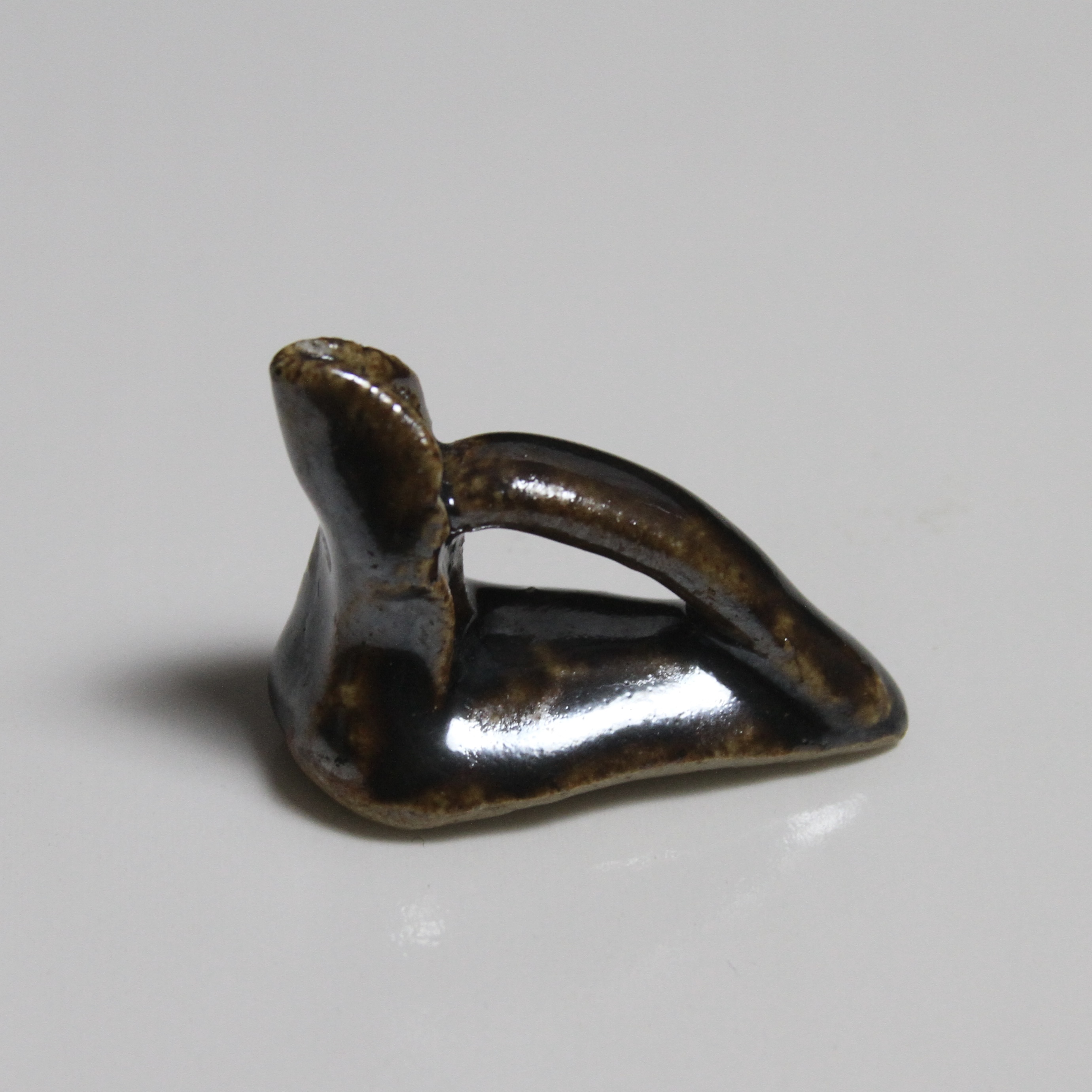 （1）黑釉鸟形瓷塑