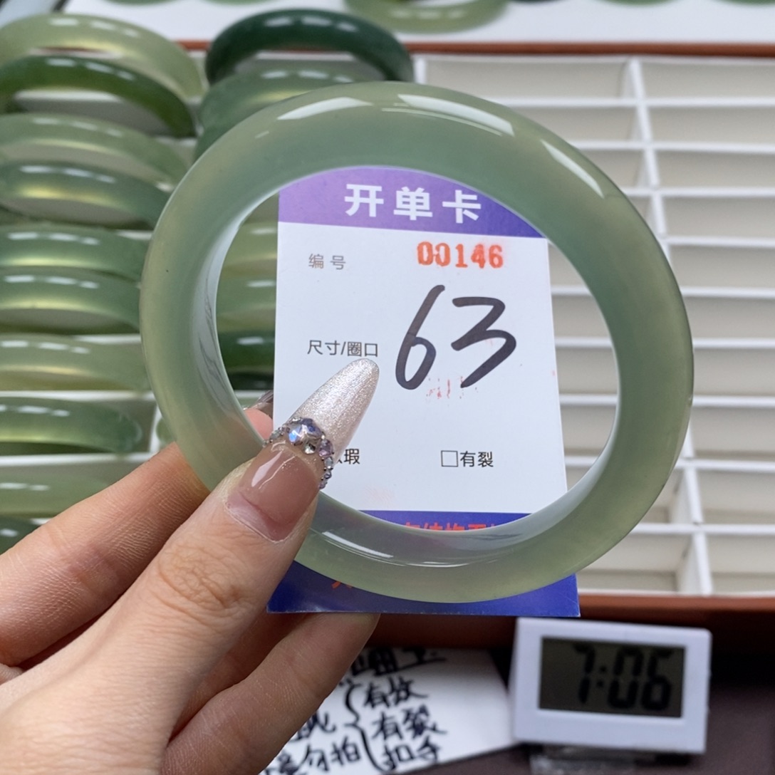 蛇纹石玉手镯未镶嵌