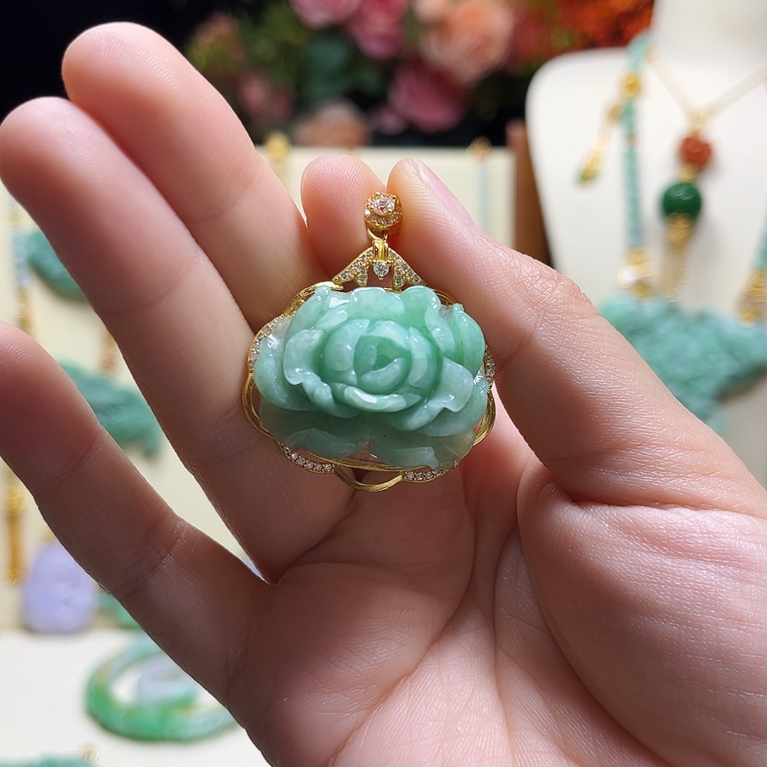 翡翠颈饰银S925镶嵌满绿牡丹