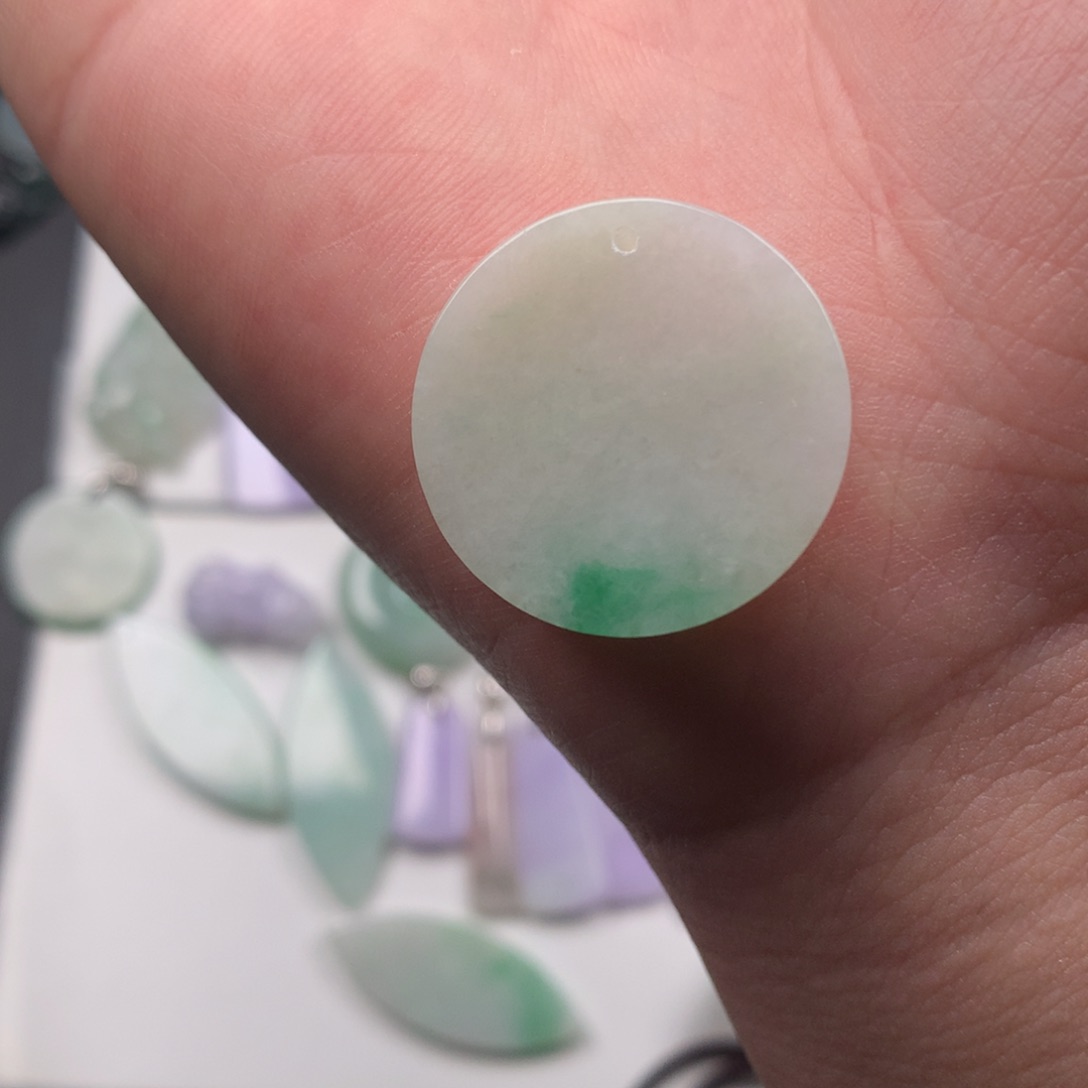 翡翠颈饰未镶嵌路*路