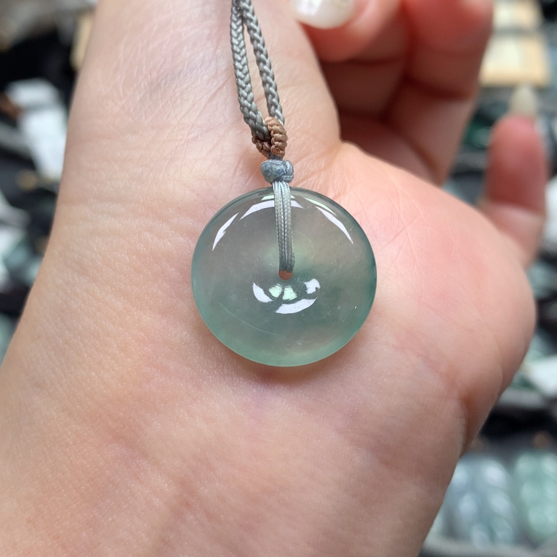 翡翠颈饰未镶嵌扣子