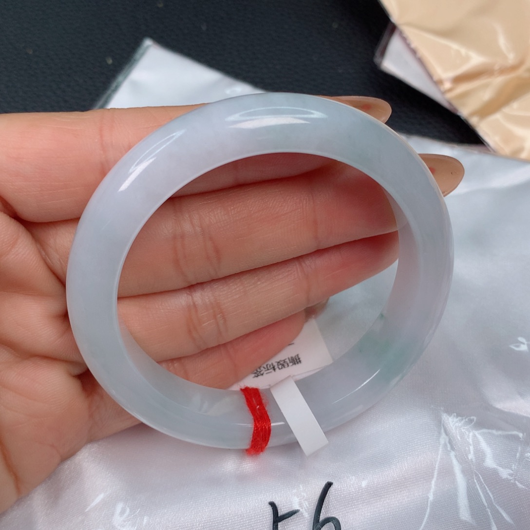 翡翠手镯未镶嵌…………！