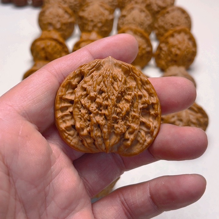 文玩核桃把件虎头桃心坠