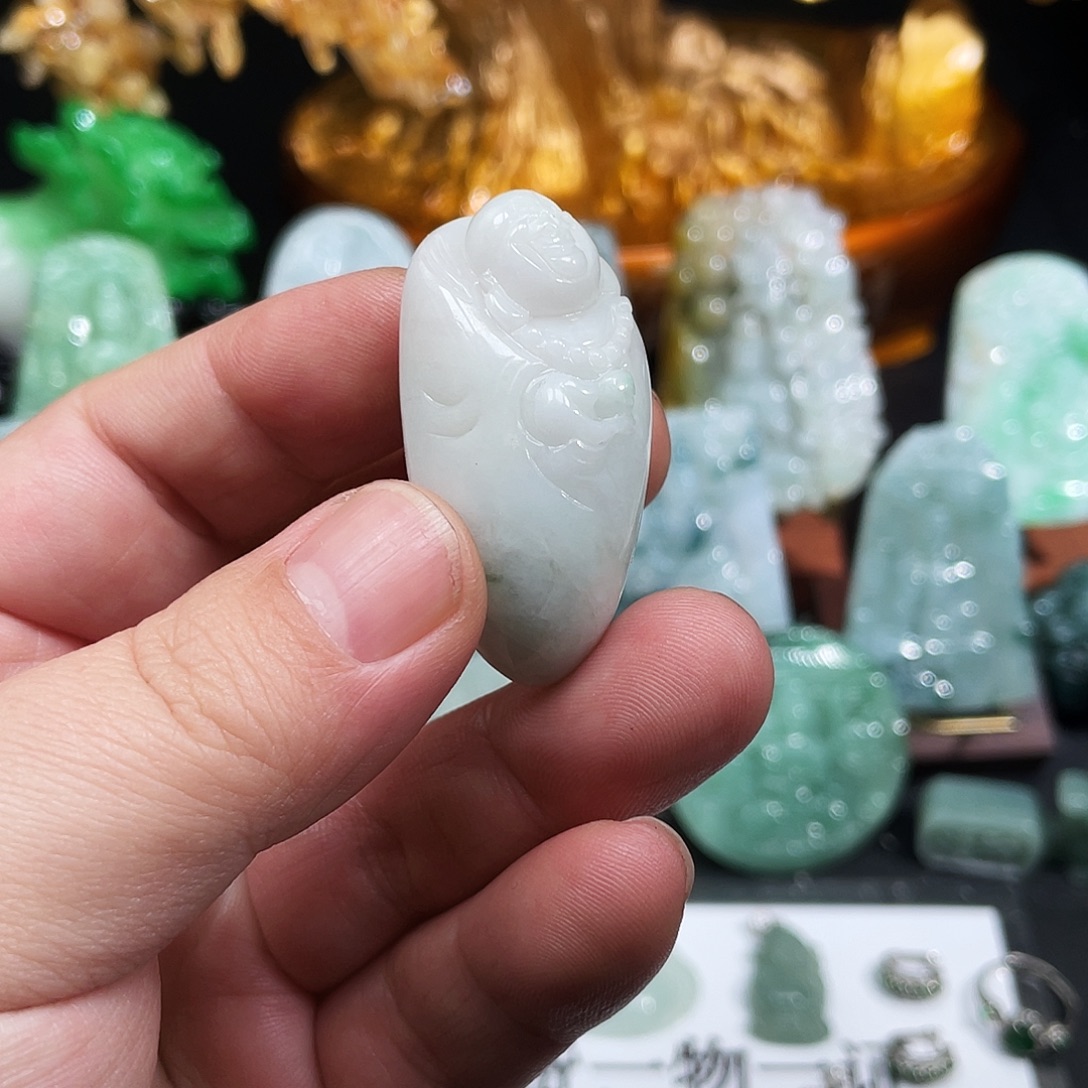 翡翠未镶嵌颈饰布袋佛