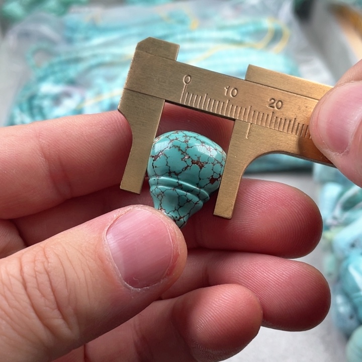 绿松石颈饰未镶嵌