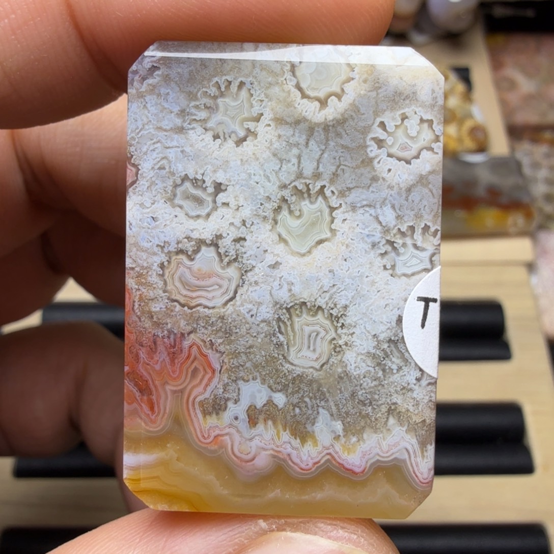 石英质玉未镶嵌纯天然色有机玉石保真色瑕疵特价不退换