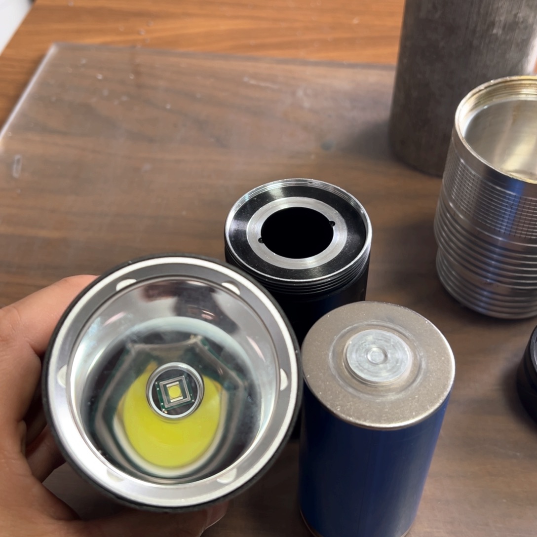 46950强光照射手电筒