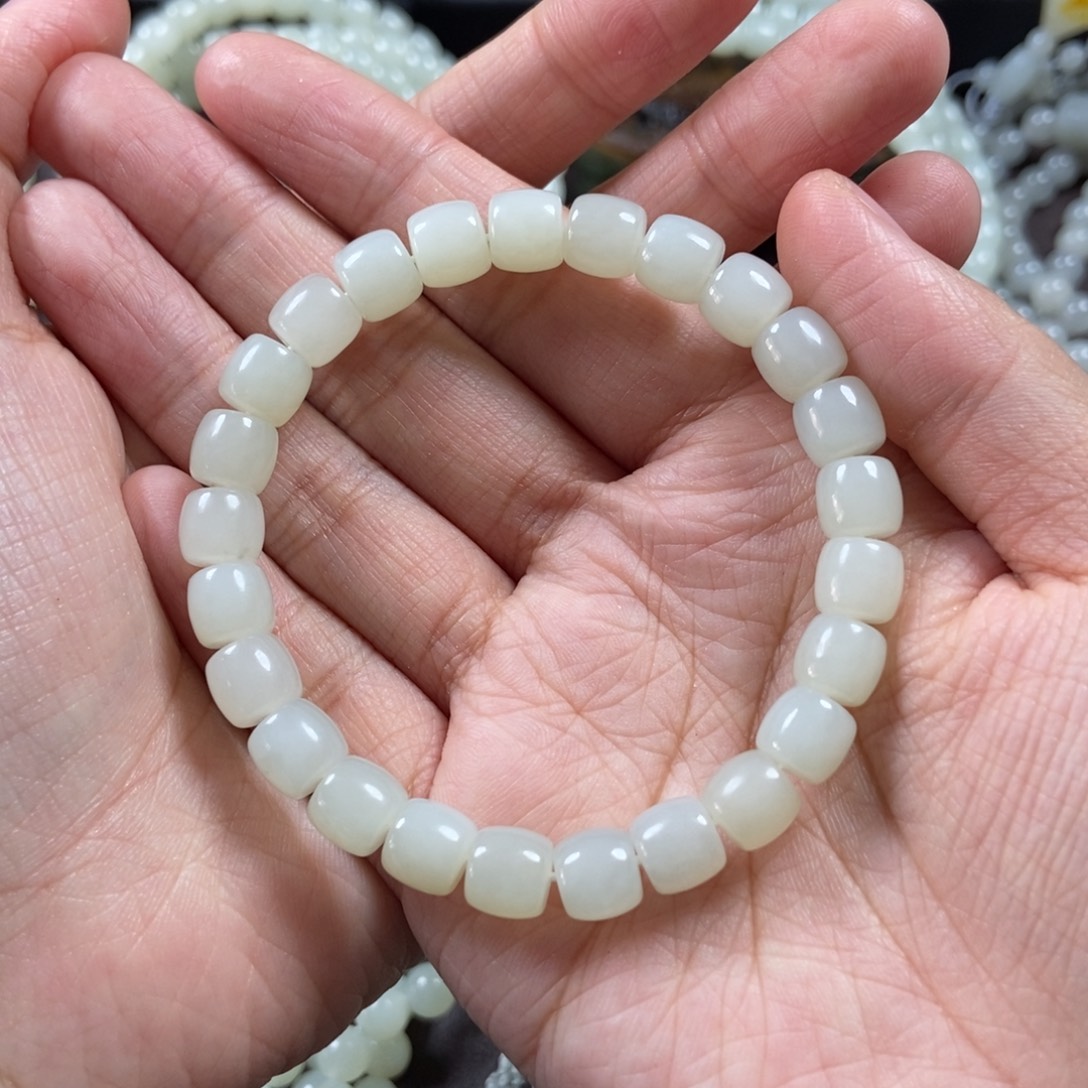 小***子和田玉未镶嵌把件