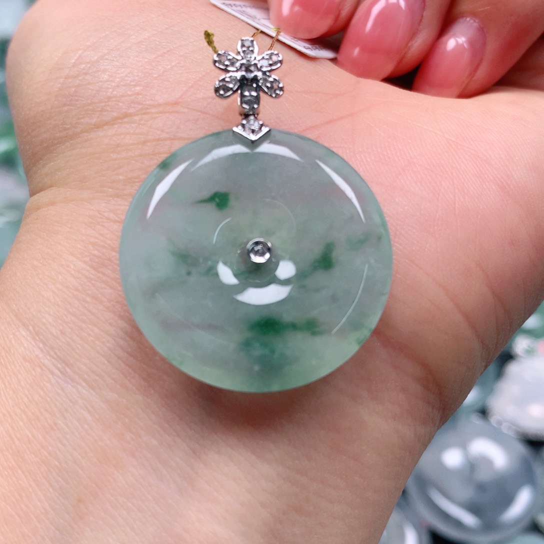 翡翠颈饰18K金镶嵌天然翡翠