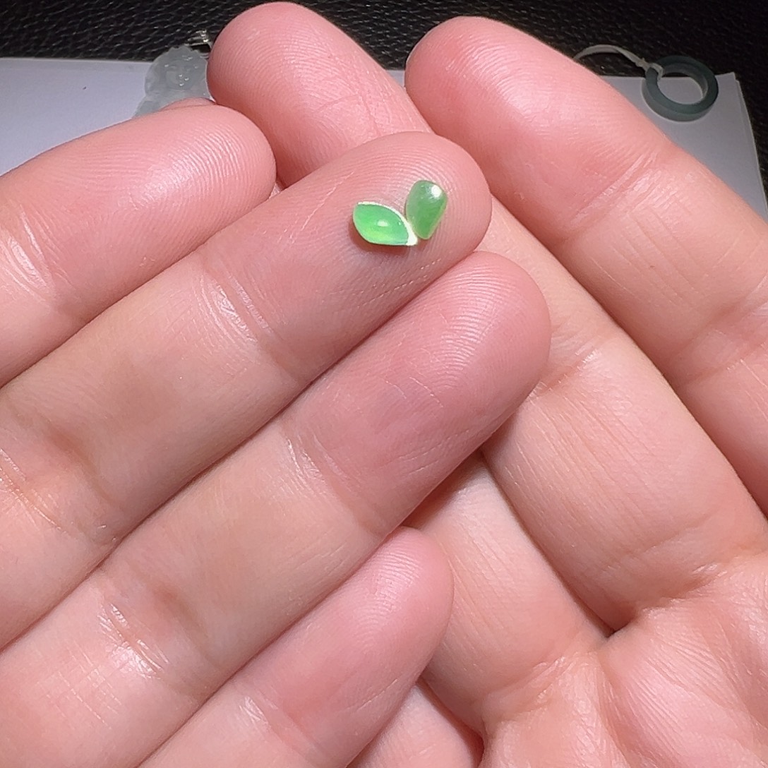 翡翠未镶嵌颈饰裸石